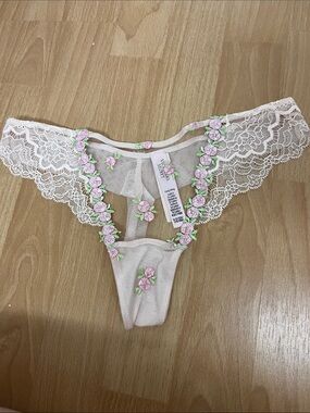 Victoria’s Secret Floral baby pink thong S